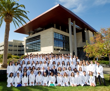 Stanford School of Medicine class of 2013 before the Dean's Welcome Reception and Stethoscope Ceremony on Friday, August 23, 2013. ( Norbert von der Groeben/Stanford School of Medicine )