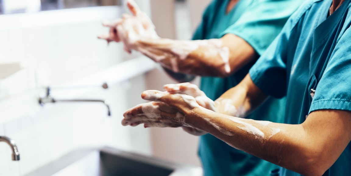 surgeons washing hands