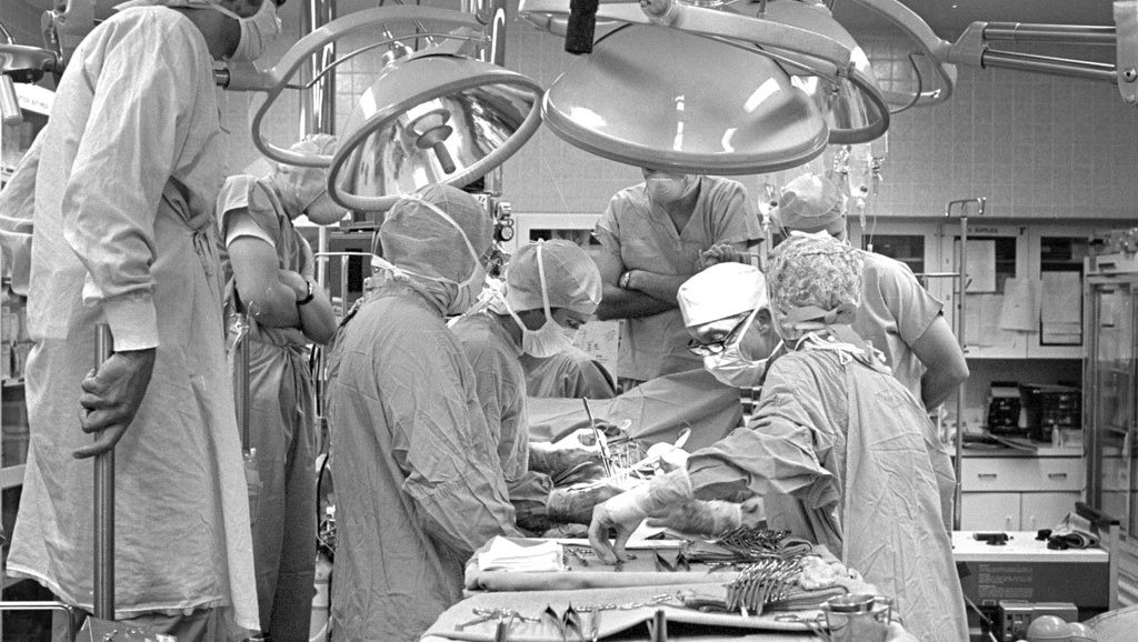 Stanford surgeons conducting first heart-lung transplant