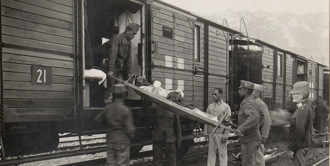 patient being loaded in wwi