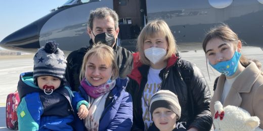 Stanford doctor helps pediatric cancer patients evacuate Ukraine